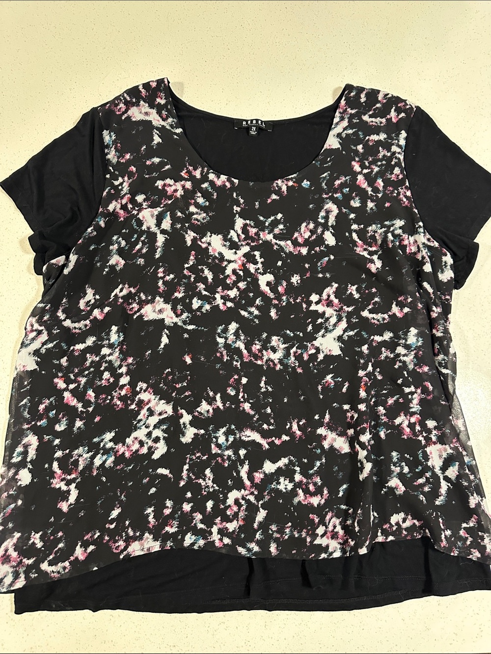 rebels Black Short-Sleeve Layered Tee with Pink & White Abstract Print, Size:2X